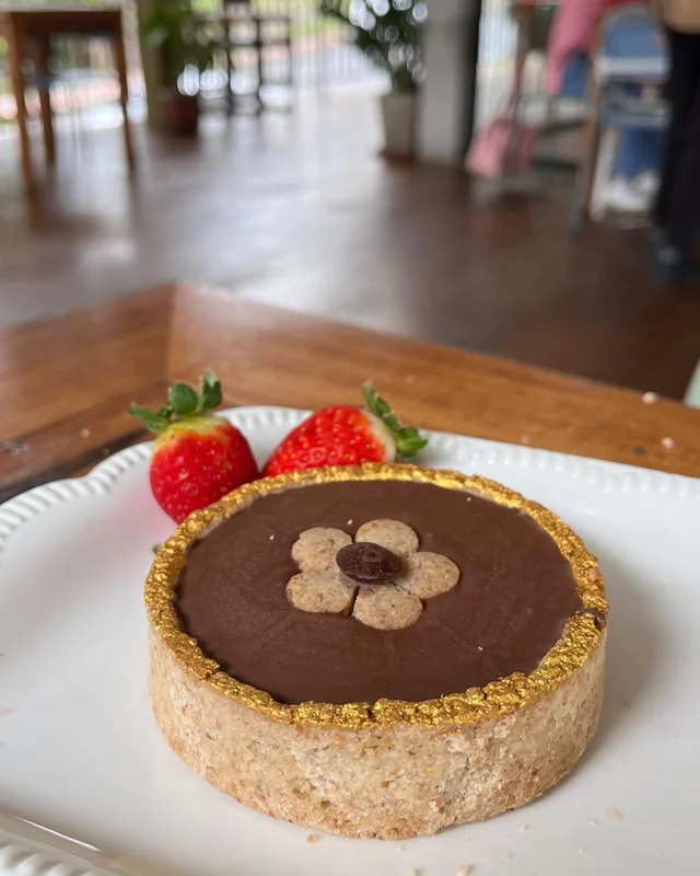 Tortinha Cookie Trufada com morangos